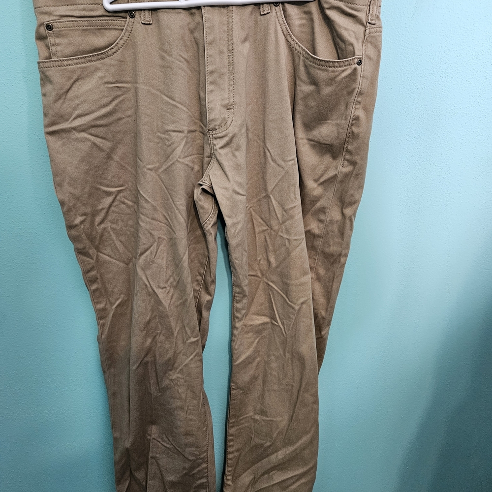 Lee Men's Relaxed Fit Jeans in Tan